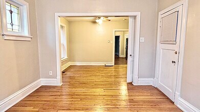 4967 Lindenwood Ave, Unit 2E in St. Louis, MO - Building Photo - Building Photo