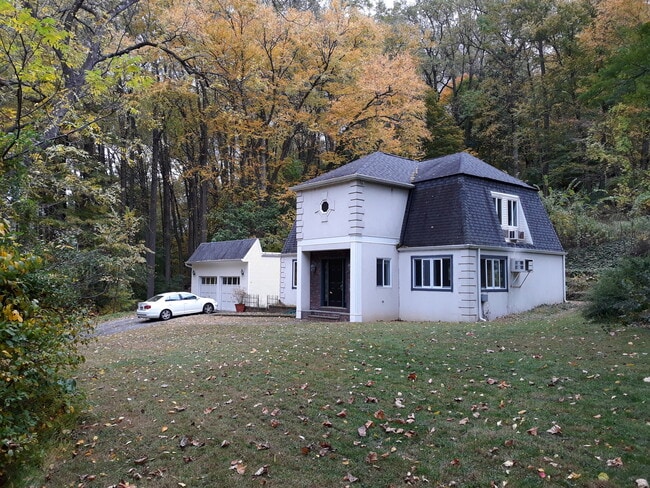 property at 26 Hollis Ln