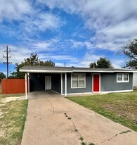 1102 E 23rd St in San Angelo, TX - Building Photo