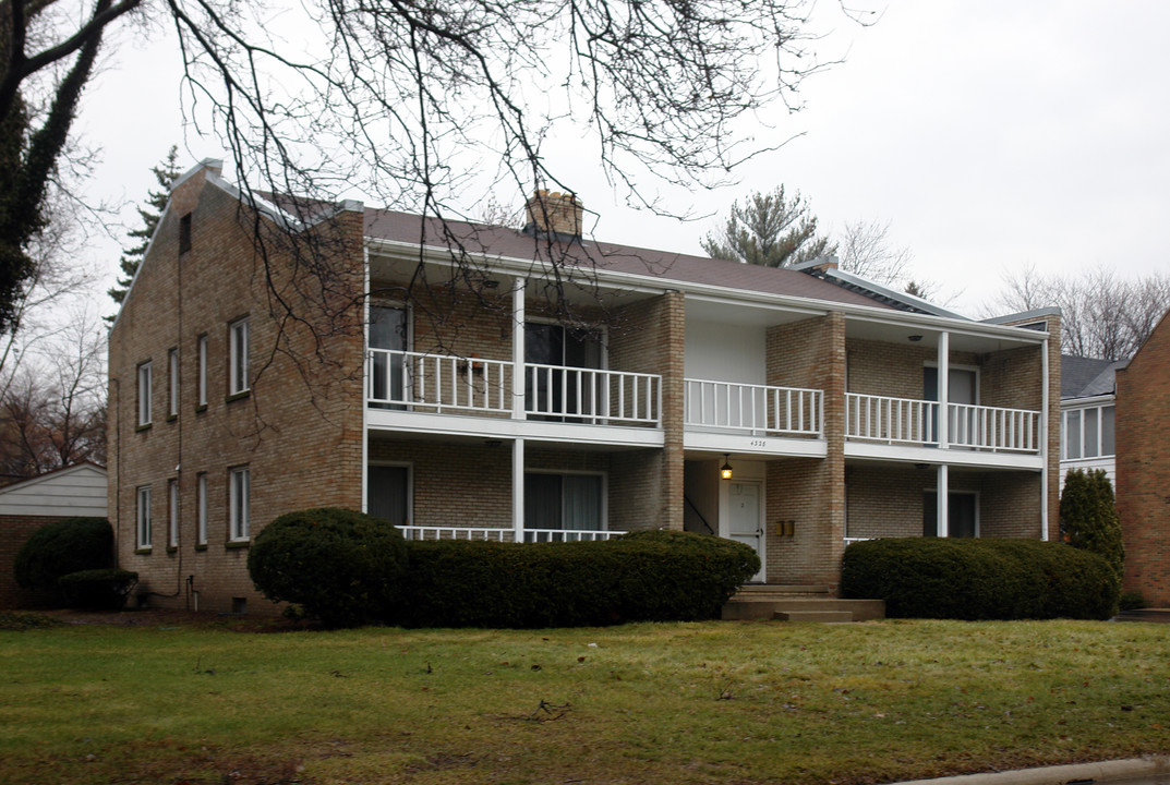 4328 W Bancroft St in Toledo, OH - Foto de edificio