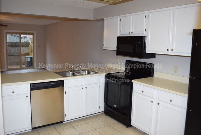 1412 Woodscape Ln in Virginia Beach, VA - Building Photo - Building Photo