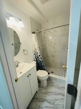 7043 Brocton Ct in Springfield, VA - Foto de edificio - Building Photo