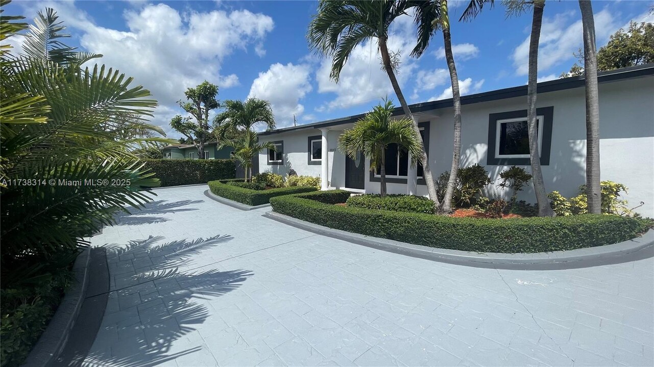 11845 SW 190th Terrace in Miami, FL - Building Photo