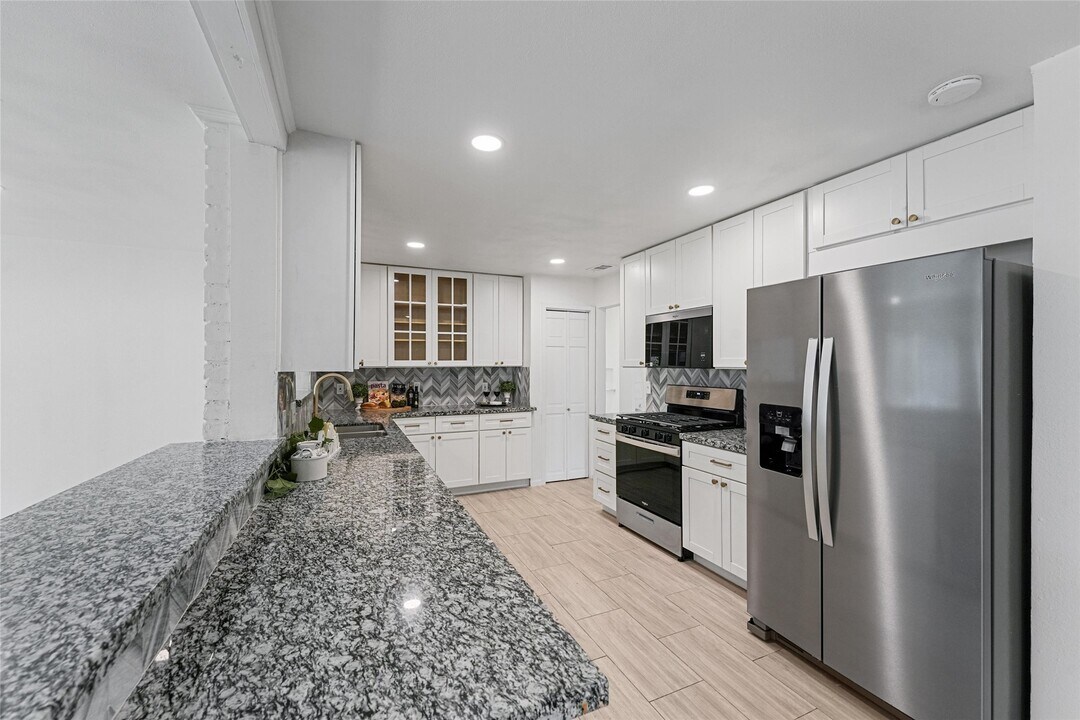 5010 W 43rd St in Houston, TX - Building Photo