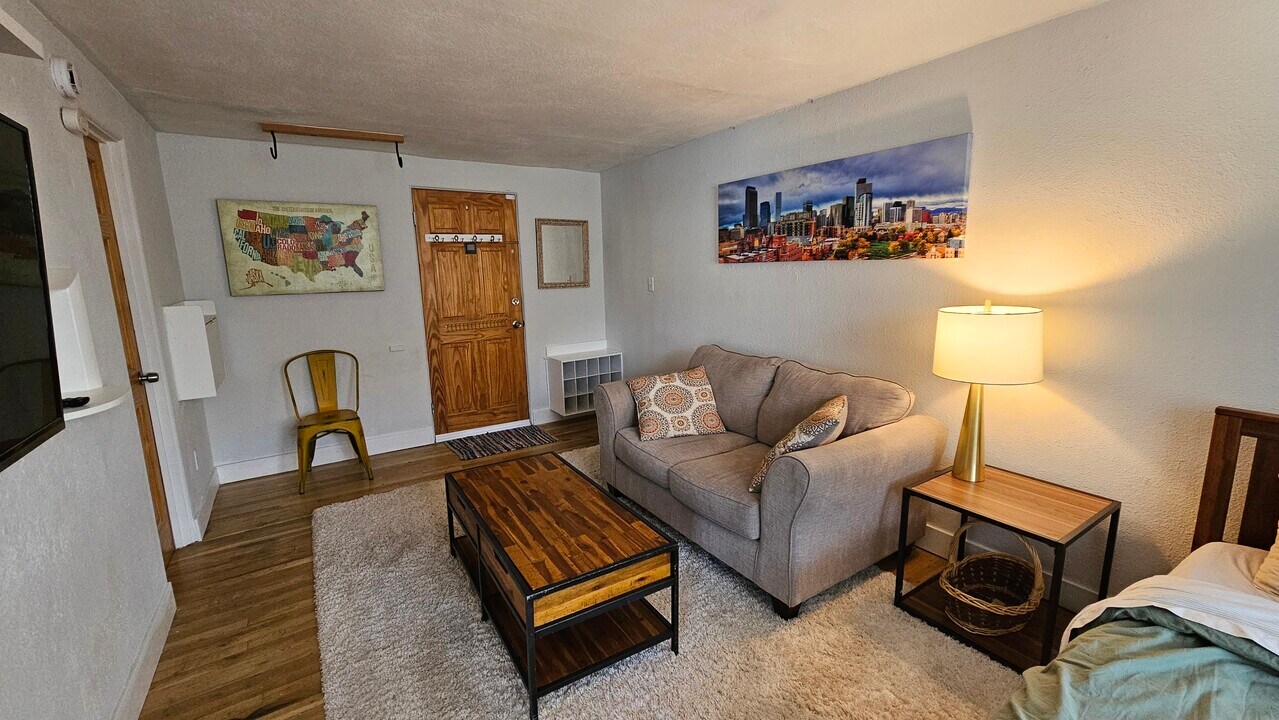 2482 W Caithness Pl, Unit 10 in Denver, CO - Building Photo