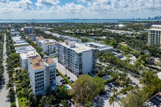 Galen Breakers in Key Biscayne, FL - Building Photo - Building Photo