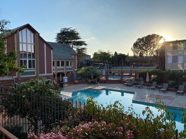 6515 Green Valley Cir, Unit 200 in Culver City, CA - Building Photo - Building Photo