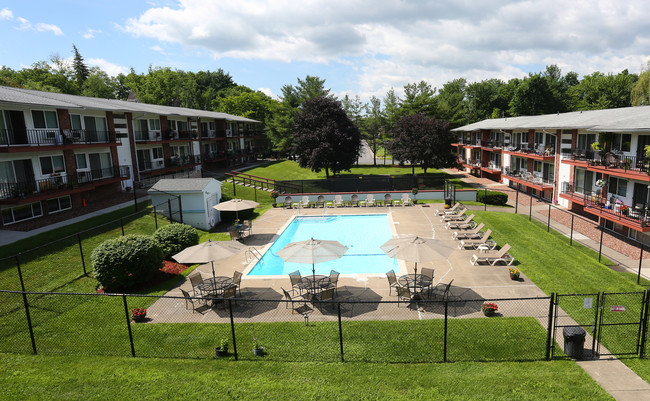 Windsor Court Apartments in New Paltz, NY - Building Photo - Building Photo