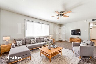 15250 N 32nd Dr in Phoenix, AZ - Foto de edificio - Building Photo