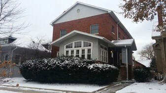 4911 N Bernard St in Chicago, IL - Building Photo