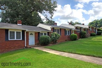 Oakwood Apartments in Raleigh, NC - Building Photo - Building Photo