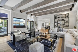 23255 Mariposa De Oro St in Malibu, CA - Building Photo - Building Photo