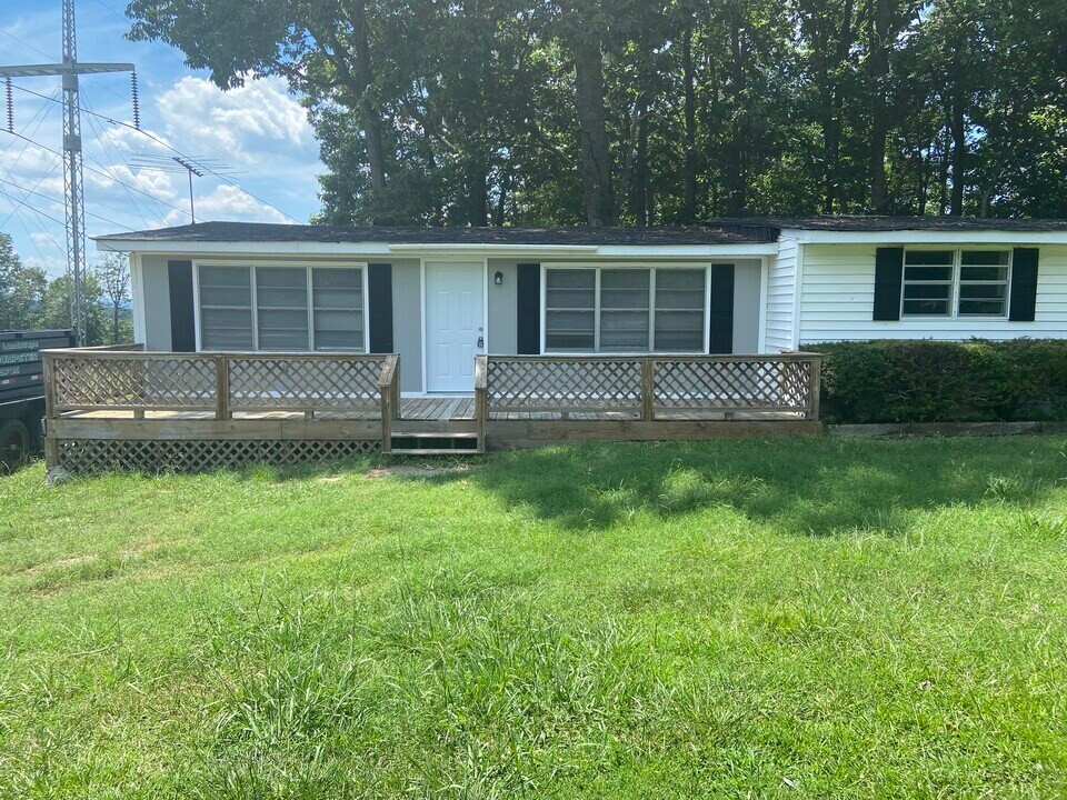 210 Westbrook Rd in Ringgold, GA - Building Photo