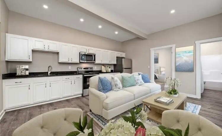 118 Broad St, Unit #2 in Leetsdale, PA - Building Photo