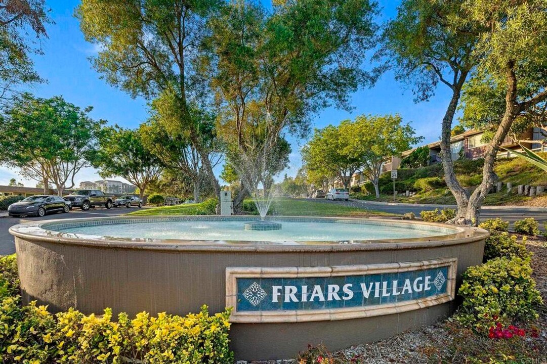 6341 Caminito Salado in San Diego, CA - Foto de edificio