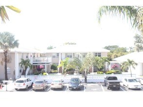 108 Claremont Ln in Palm Beach Shores, FL - Foto de edificio - Building Photo