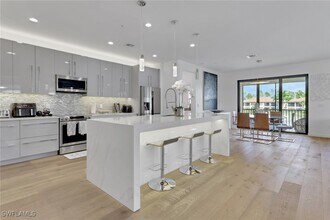 15161 Palmer Lake Cir in Naples, FL - Building Photo - Building Photo