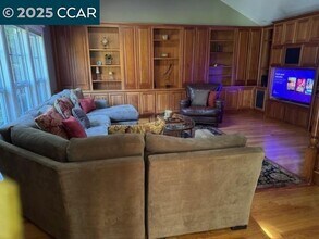 102 Overhill Rd in Orinda, CA - Building Photo - Building Photo