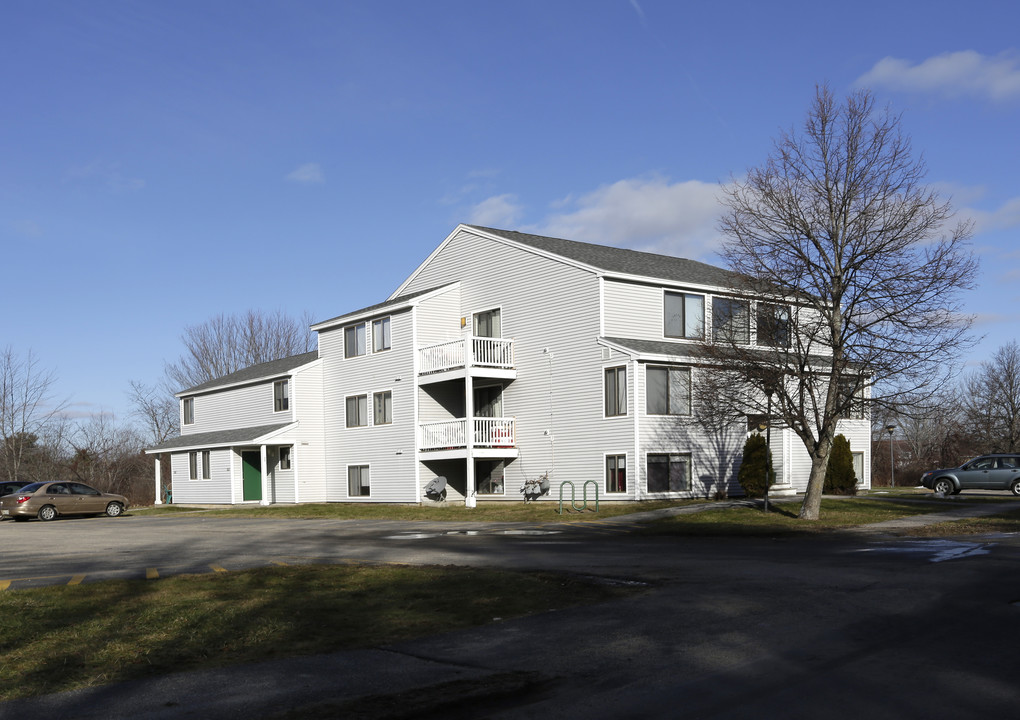 Nottingham Woods in Saco, ME - Foto de edificio