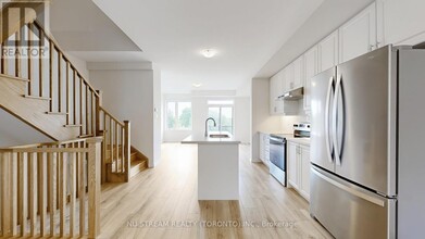 17 Rattenbury Rd in Vaughan, ON - Building Photo - Building Photo