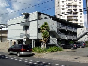 625 University Ave in Honolulu, HI - Building Photo - Building Photo