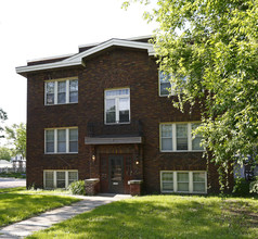 1670 Marshall Ave in St. Paul, MN - Building Photo - Building Photo