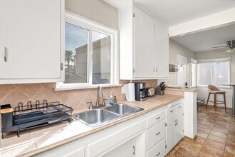 58 10th Ct in Hermosa Beach, CA - Building Photo - Building Photo