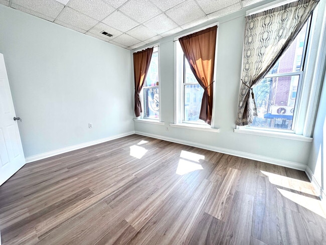 2247 S Wentworth Ave in Chicago, IL - Building Photo - Building Photo