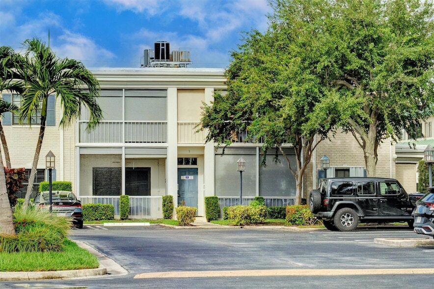 140 Cypress Club Dr, Unit 414 in Pompano Beach, FL - Building Photo