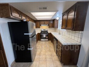 351-360 N Capitola Ct in Porterville, CA - Building Photo - Building Photo