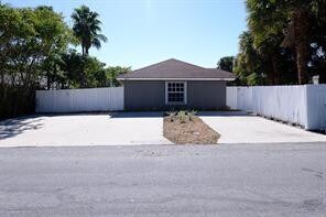 620 Oak St in Boynton Beach, FL - Building Photo