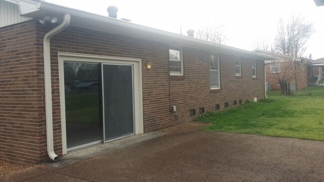 413 Oakdale Dr in Lebanon, TN - Building Photo - Building Photo