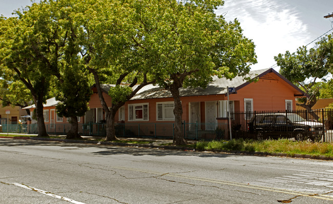 801 W 41st St in Los Angeles, CA - Building Photo - Building Photo