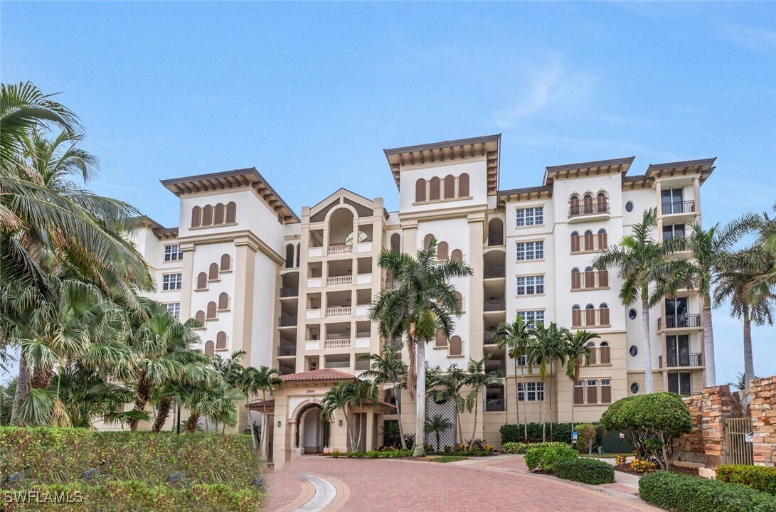 24031 Via Castella Dr in Bonita Springs, FL - Foto de edificio