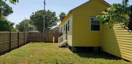 4501 Majestic Oaks Dr in New Orleans, LA - Building Photo - Building Photo