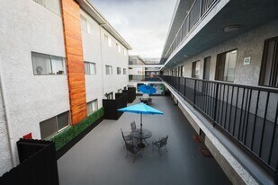 951 S. Oxford in Los Angeles, CA - Building Photo