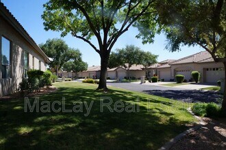 9753 E Holiday Way in Sun Lakes, AZ - Building Photo - Building Photo