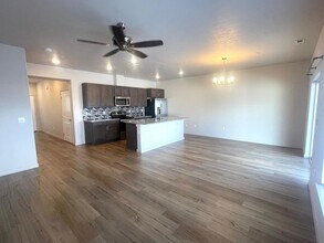 3902 W 5th Pl in Kennewick, WA - Building Photo - Building Photo