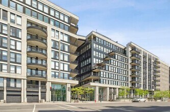333 Sherbrooke Rue E in Montréal, QC - Building Photo - Building Photo