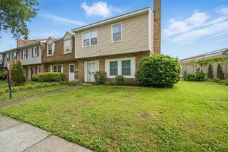 6654 Stoney Point S in Norfolk, VA - Building Photo - Building Photo
