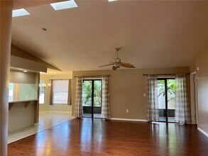 2564 Islander Ct in Palm Harbor, FL - Foto de edificio - Building Photo