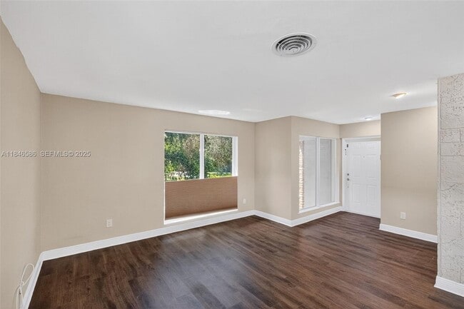 539 Menendez Ave in Coral Gables, FL - Foto de edificio - Building Photo