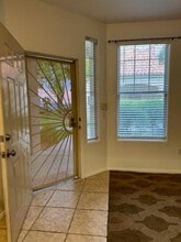 8555 W Russell Rd in Las Vegas, NV - Foto de edificio - Building Photo