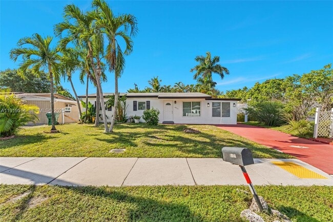 4917 SW 43rd Terrace in Fort Lauderdale, FL - Building Photo - Building Photo