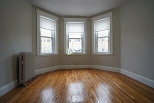 221 Kelton St, Unit 8 in Boston, MA - Building Photo