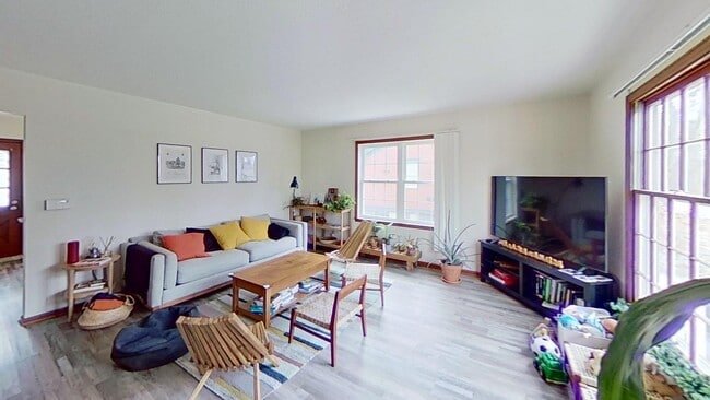 216 N Riverside Dr in Ames, IA - Building Photo - Building Photo