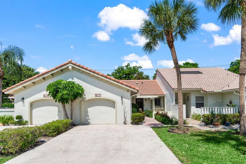 21701 Altamira Ave in Boca Raton, FL - Building Photo