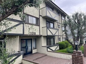 11018 Moorpark Apartments in North Hollywood, CA - Building Photo