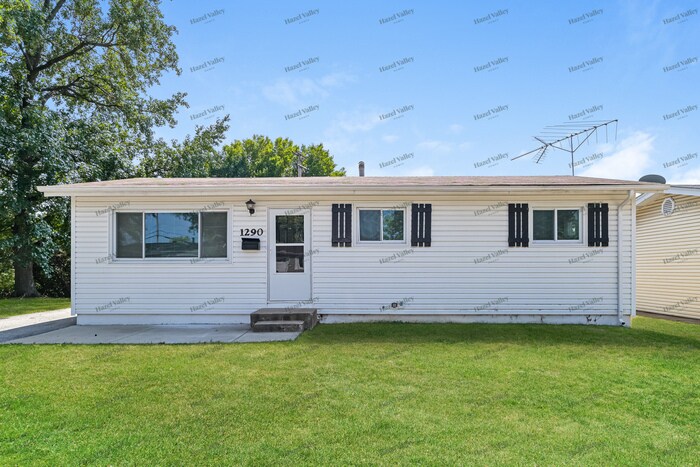 1290 Acredale Dr in Florissant, MO - Building Photo