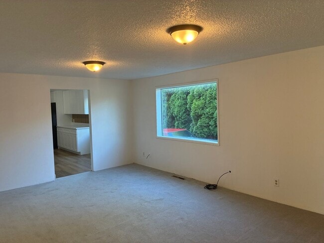 3316 E College Way in Mount Vernon, WA - Building Photo - Building Photo